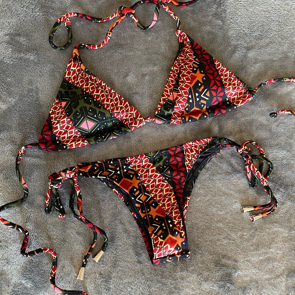 Brazilian Ripple Red Bikini - Picture 5 of 8